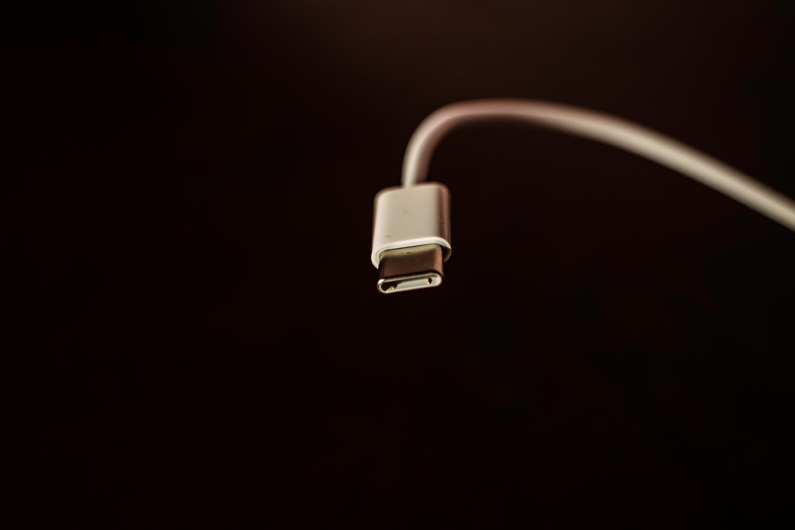 Koje su karakteristike USB-C porta i kako ga pravilno koristiti?
