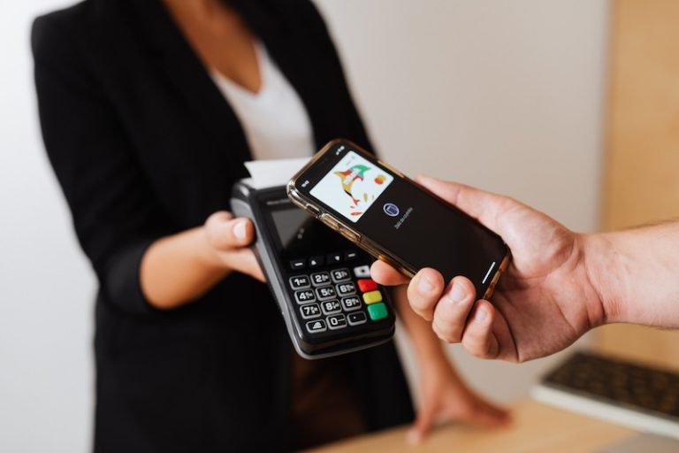 Šta je komunikacija bliskog polja (NFC) i kako funkcionira?
