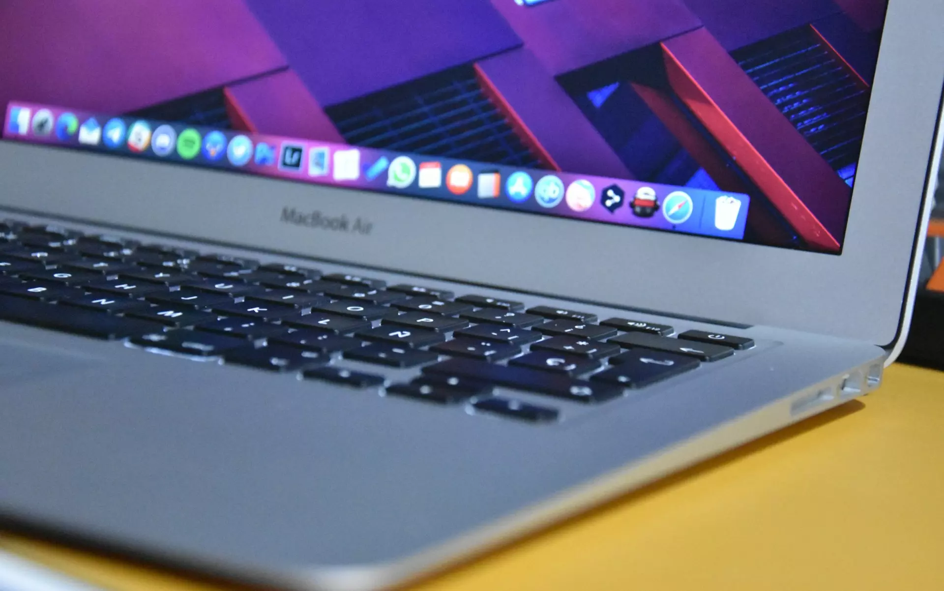 Funkcije koje čine macOS praktičnijim sistemom u odnosu na Windows